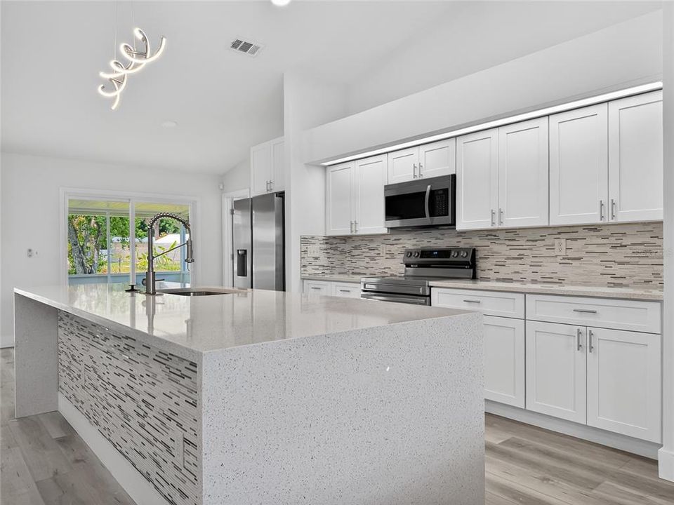 For Sale: $320,000 (4 beds, 2 baths, 1890 Square Feet)