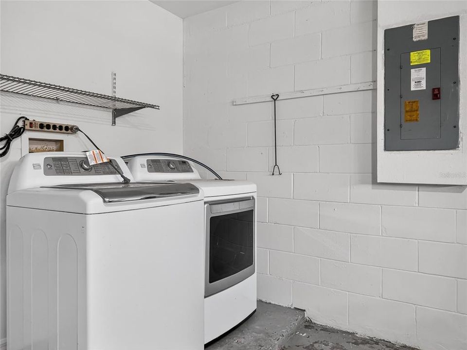 For Sale: $320,000 (4 beds, 2 baths, 1890 Square Feet)