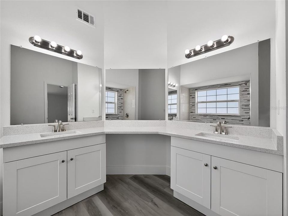 For Sale: $320,000 (4 beds, 2 baths, 1890 Square Feet)