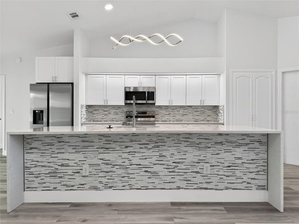 For Sale: $320,000 (4 beds, 2 baths, 1890 Square Feet)