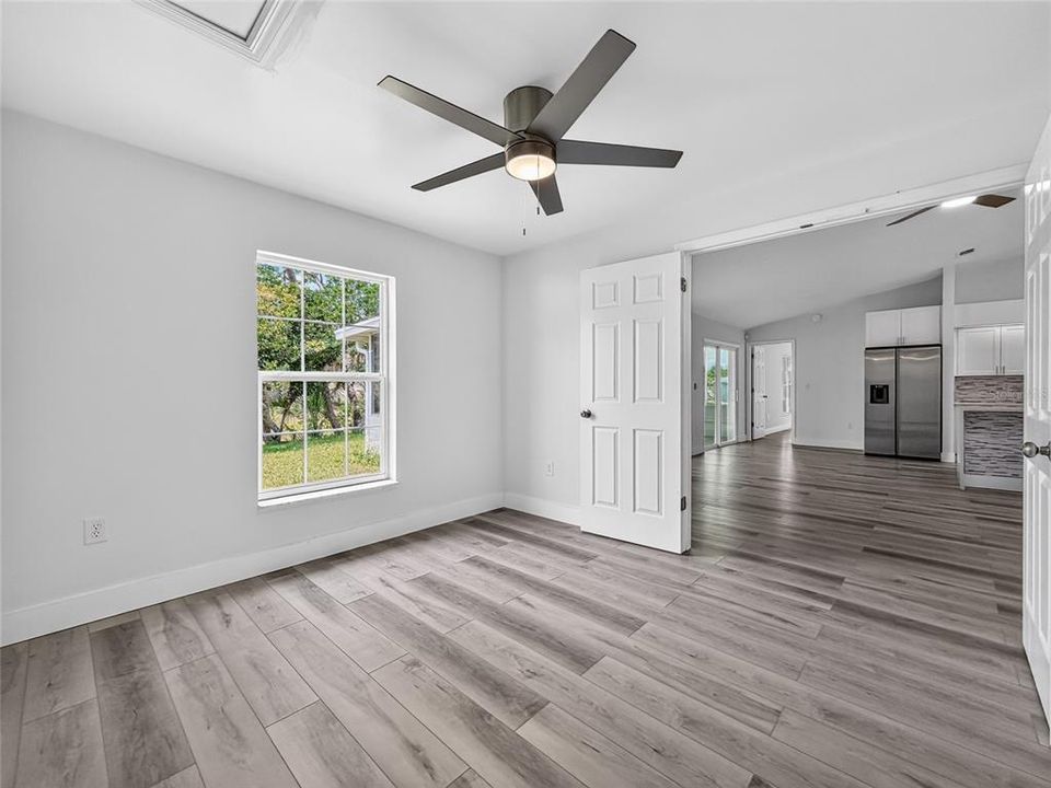 For Sale: $320,000 (4 beds, 2 baths, 1890 Square Feet)