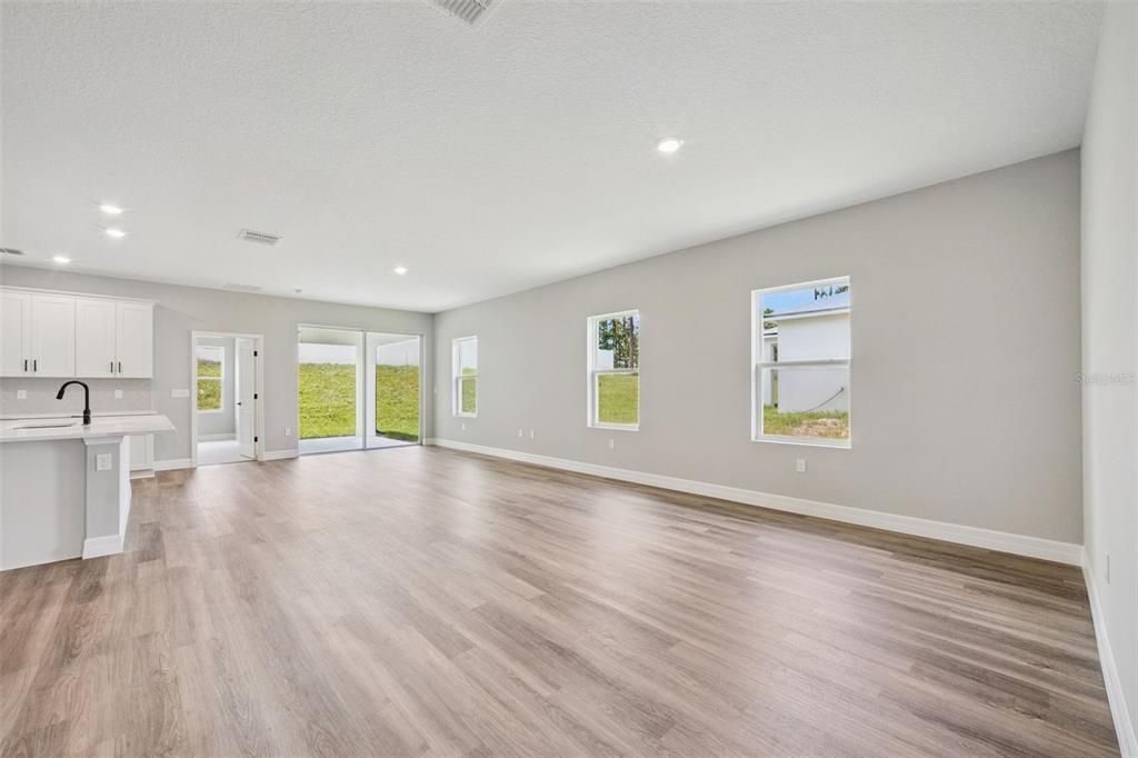 For Sale: $329,900 (4 beds, 3 baths, 1990 Square Feet)
