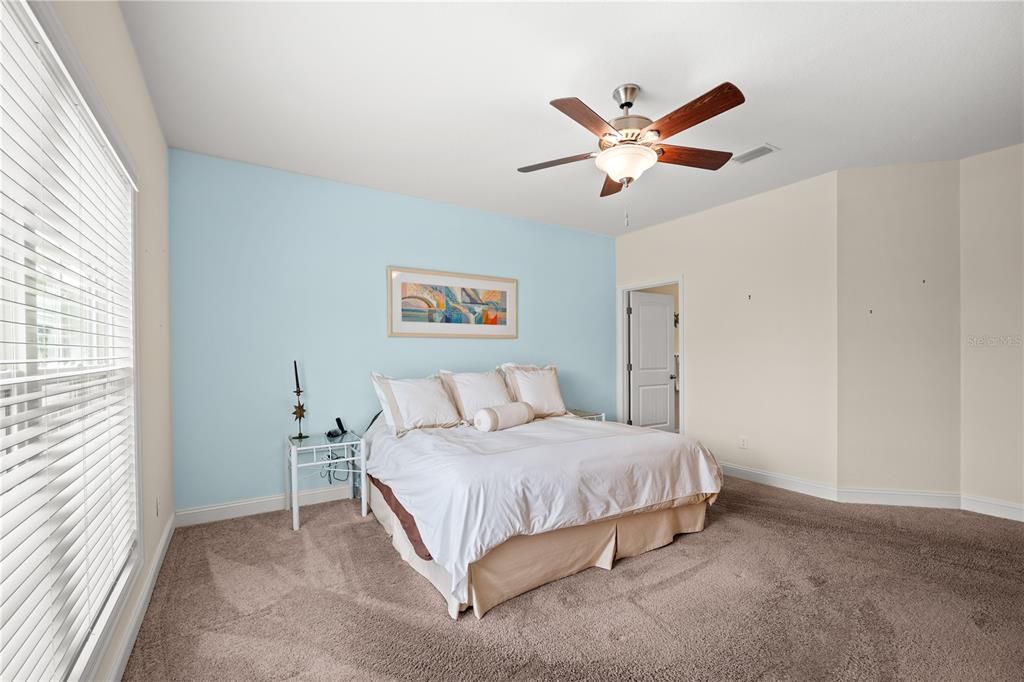 For Sale: $699,900 (5 beds, 3 baths, 2540 Square Feet)