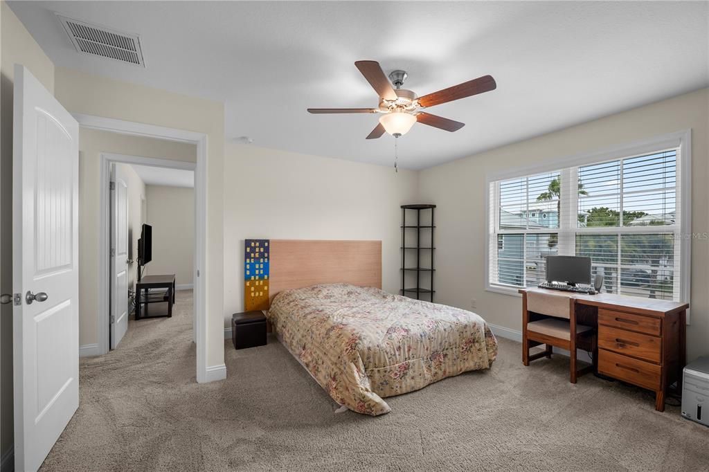 For Sale: $699,900 (5 beds, 3 baths, 2540 Square Feet)