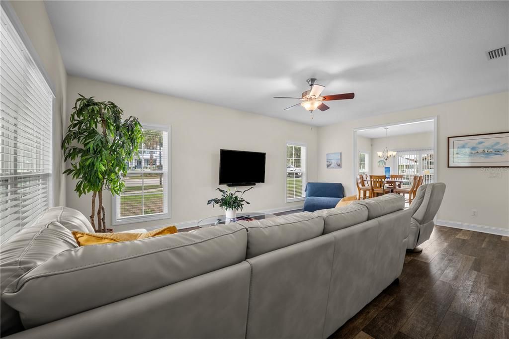 For Sale: $699,900 (5 beds, 3 baths, 2540 Square Feet)