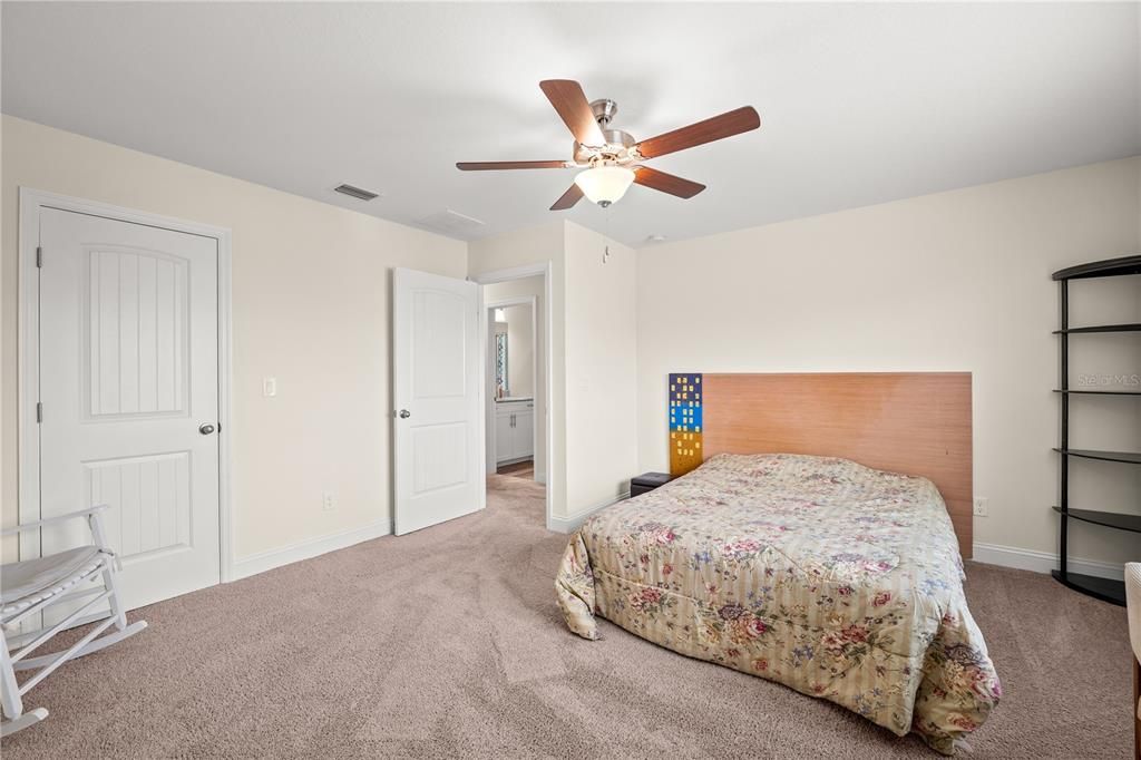 For Sale: $699,900 (5 beds, 3 baths, 2540 Square Feet)