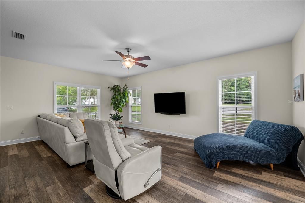 For Sale: $699,900 (5 beds, 3 baths, 2540 Square Feet)