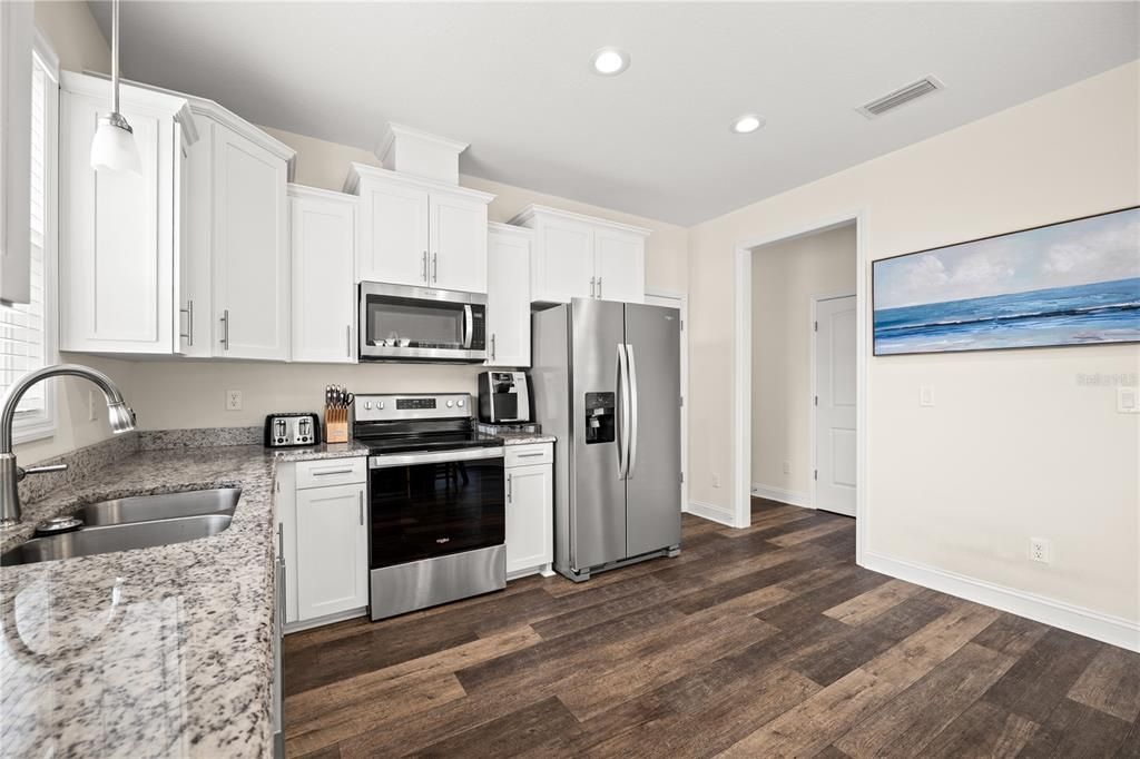 For Sale: $699,900 (5 beds, 3 baths, 2540 Square Feet)