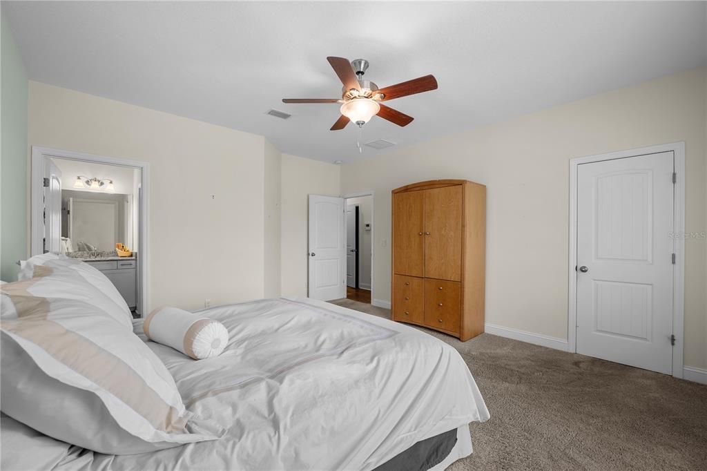 For Sale: $699,900 (5 beds, 3 baths, 2540 Square Feet)