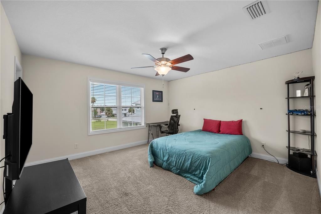 For Sale: $699,900 (5 beds, 3 baths, 2540 Square Feet)
