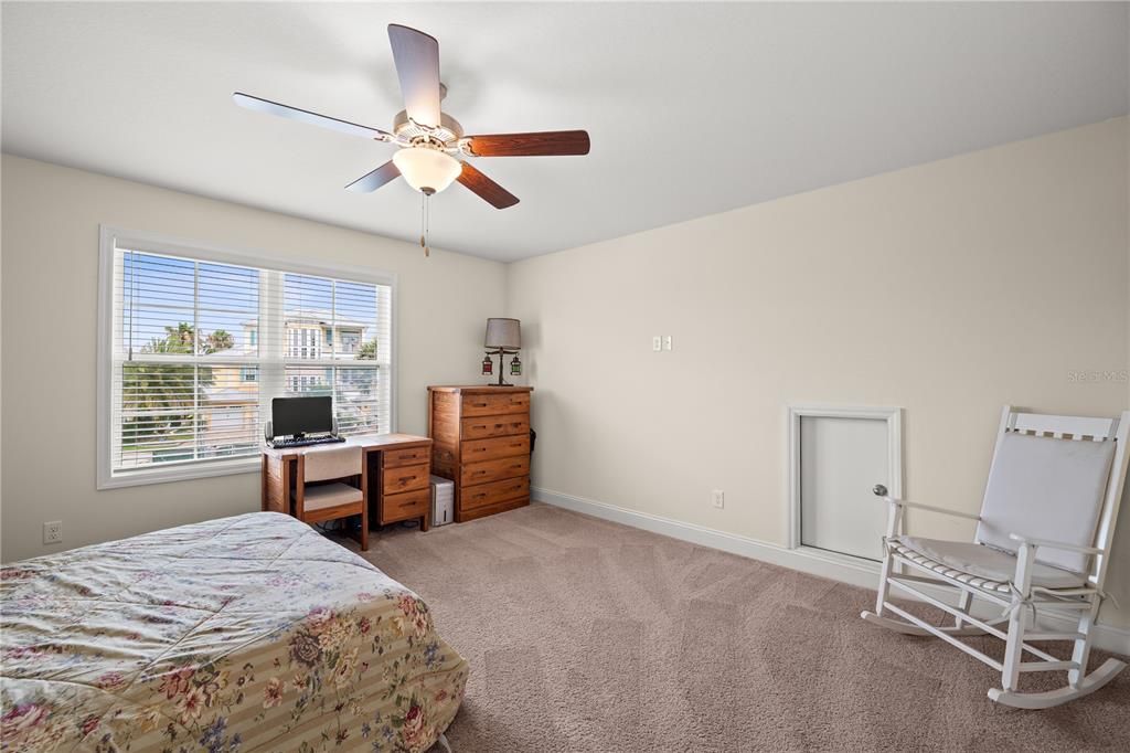For Sale: $699,900 (5 beds, 3 baths, 2540 Square Feet)