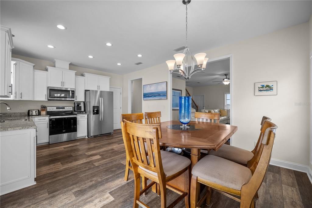 For Sale: $699,900 (5 beds, 3 baths, 2540 Square Feet)