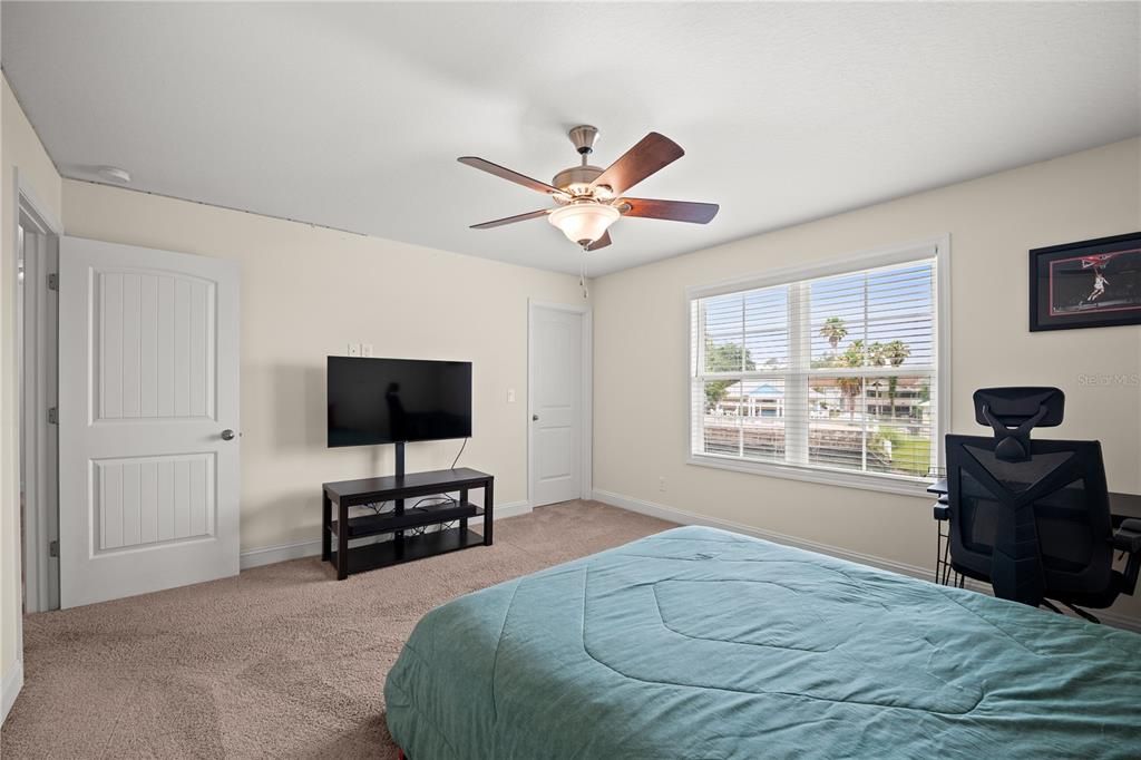 For Sale: $699,900 (5 beds, 3 baths, 2540 Square Feet)