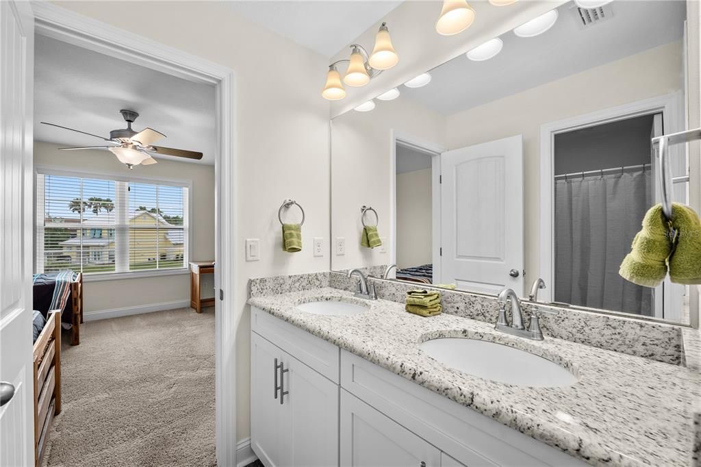 For Sale: $699,900 (5 beds, 3 baths, 2540 Square Feet)