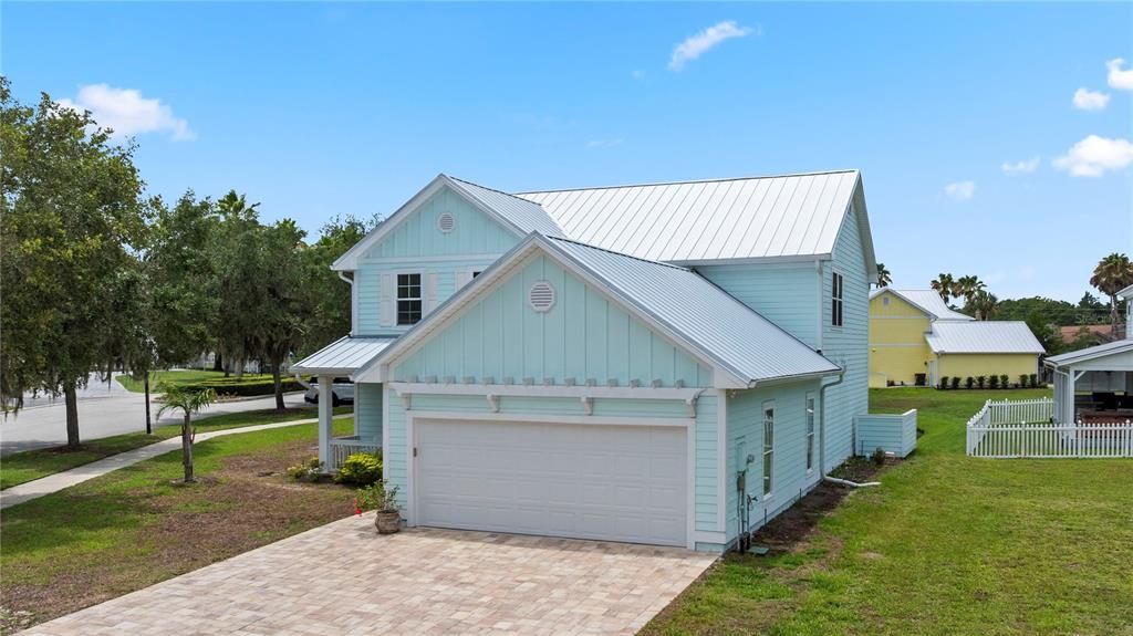 For Sale: $699,900 (5 beds, 3 baths, 2540 Square Feet)