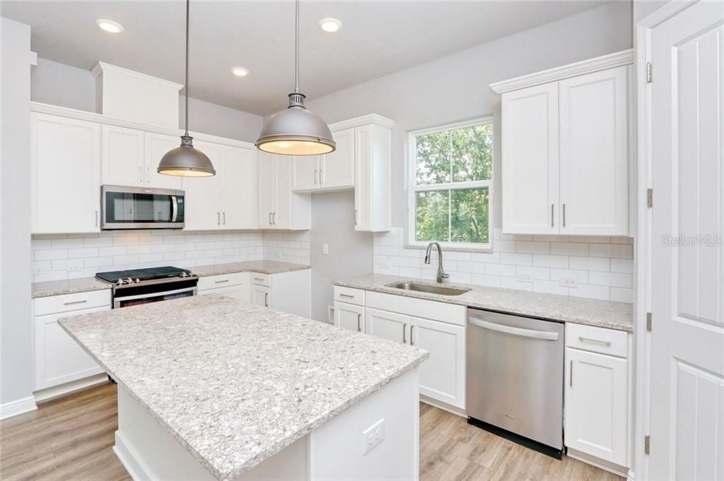 For Rent: $4,500 (3 beds, 3 baths, 1818 Square Feet)