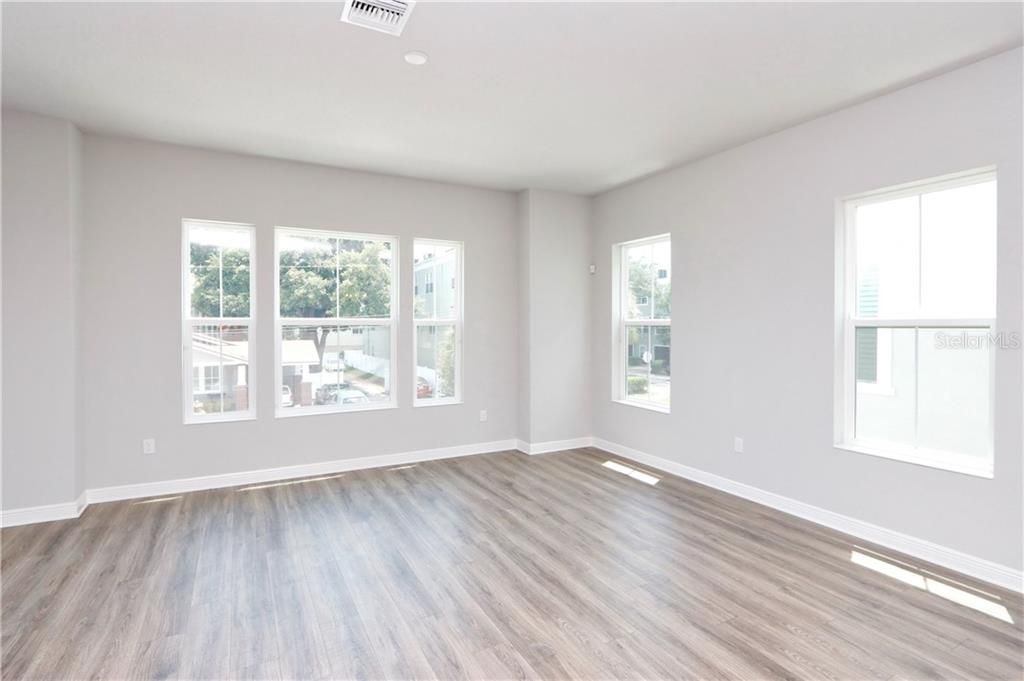 For Rent: $4,500 (3 beds, 3 baths, 1818 Square Feet)