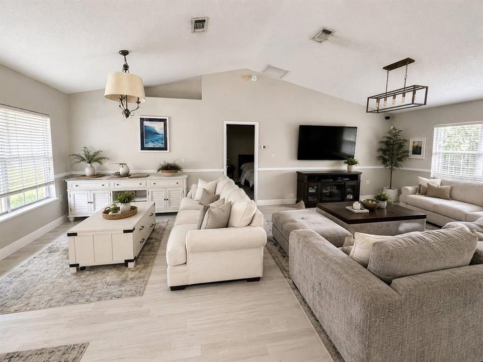 En Venta: $369,900 (3 camas, 2 baños, 1548 Pies cuadrados)