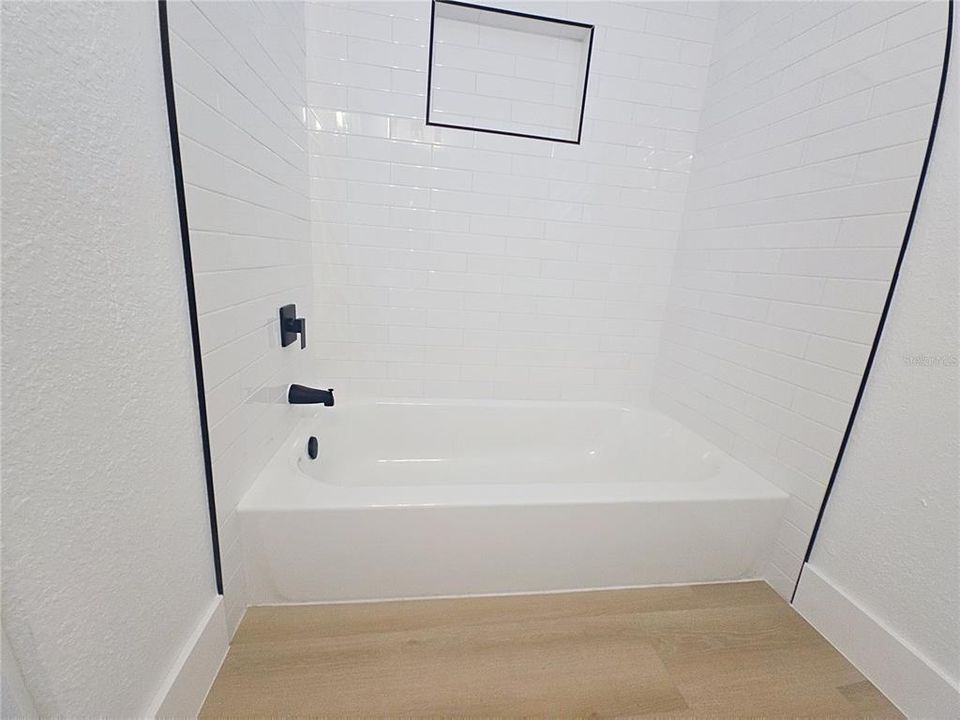 На продажу: $369,900 (3 спален, 2 ванн, 1412 Квадратных фут)