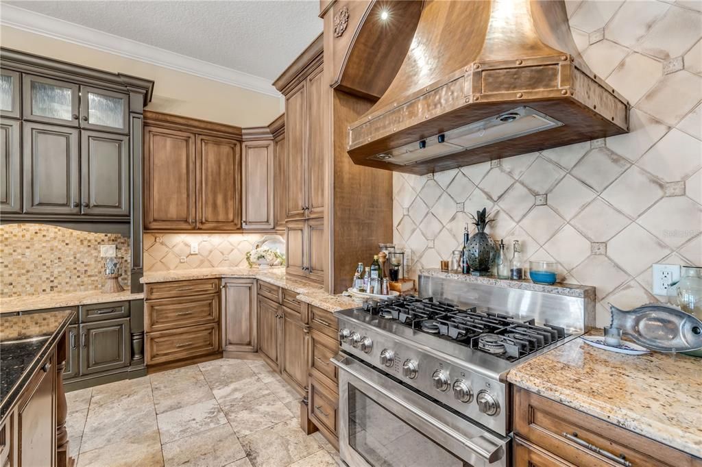 For Sale: $5,990,000 (7 beds, 5 baths, 7879 Square Feet)