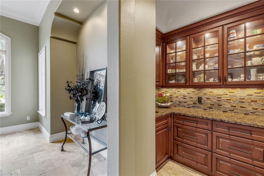 For Sale: $5,990,000 (7 beds, 5 baths, 7879 Square Feet)