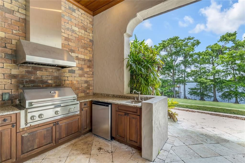 For Sale: $5,990,000 (7 beds, 5 baths, 7879 Square Feet)