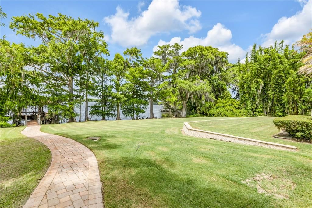 For Sale: $5,990,000 (7 beds, 5 baths, 7879 Square Feet)