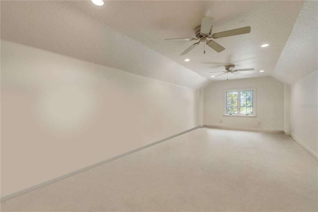 For Sale: $5,990,000 (7 beds, 5 baths, 7879 Square Feet)