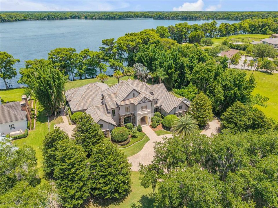 For Sale: $5,990,000 (7 beds, 5 baths, 7879 Square Feet)