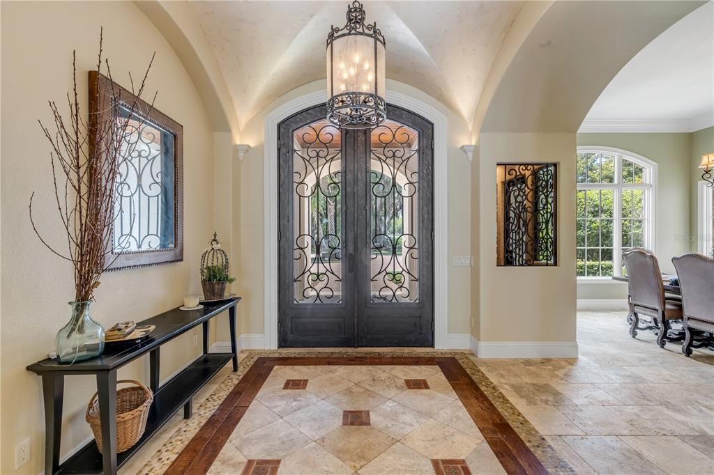 For Sale: $5,990,000 (7 beds, 5 baths, 7879 Square Feet)