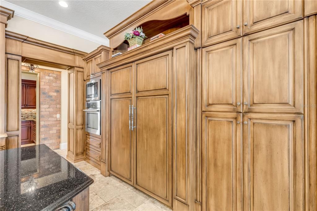 For Sale: $5,990,000 (7 beds, 5 baths, 7879 Square Feet)
