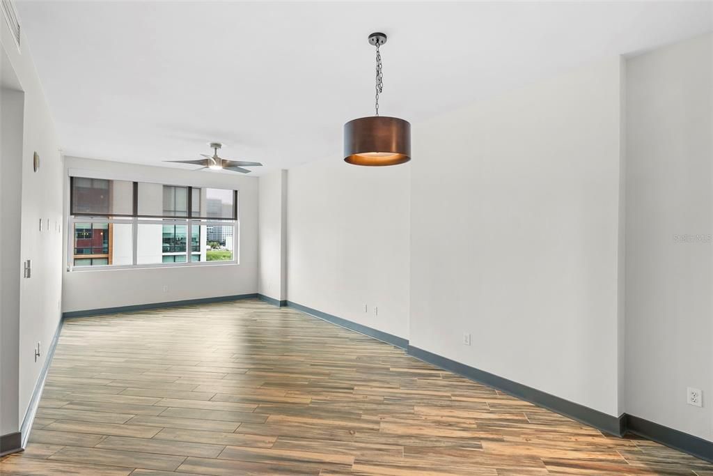 For Sale: $349,000 (2 beds, 1 baths, 1050 Square Feet)