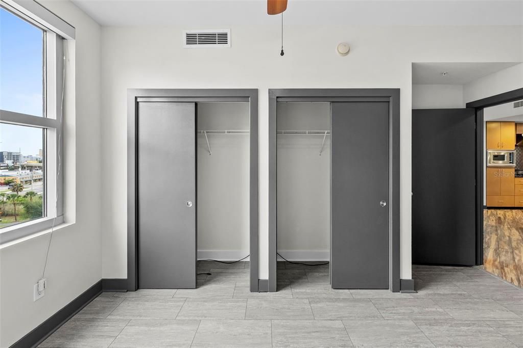 For Sale: $349,000 (2 beds, 1 baths, 1050 Square Feet)