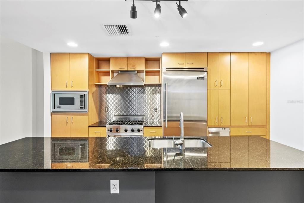 For Sale: $349,000 (2 beds, 1 baths, 1050 Square Feet)