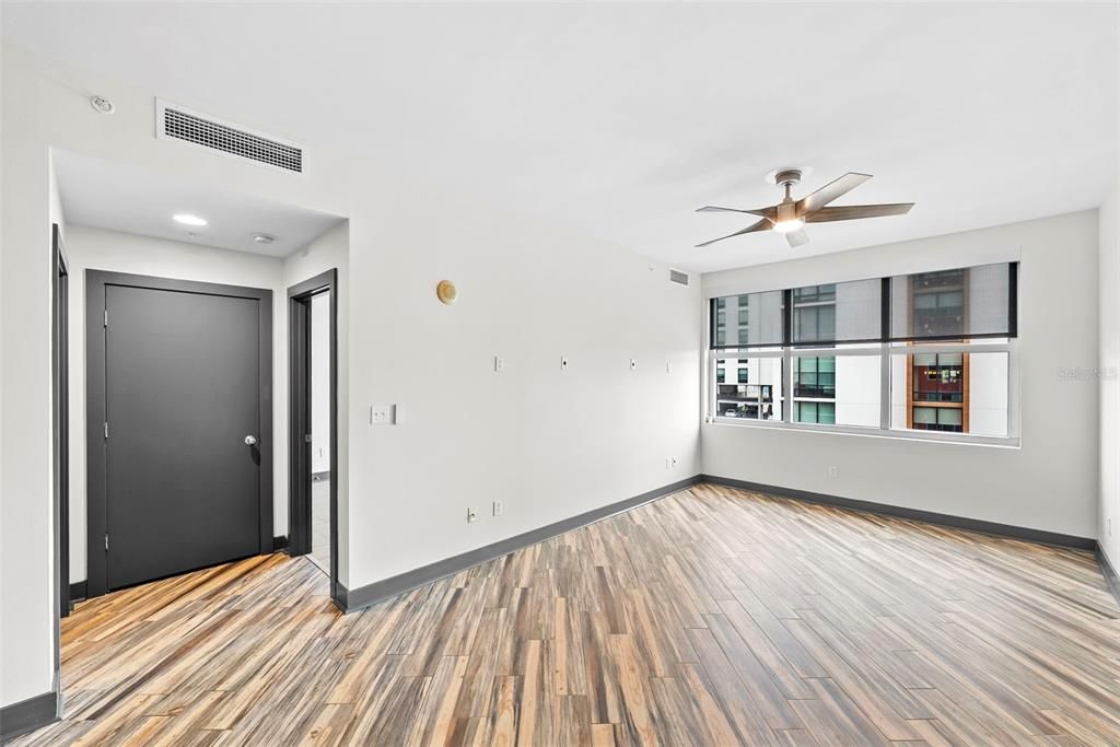 For Sale: $349,000 (2 beds, 1 baths, 1050 Square Feet)