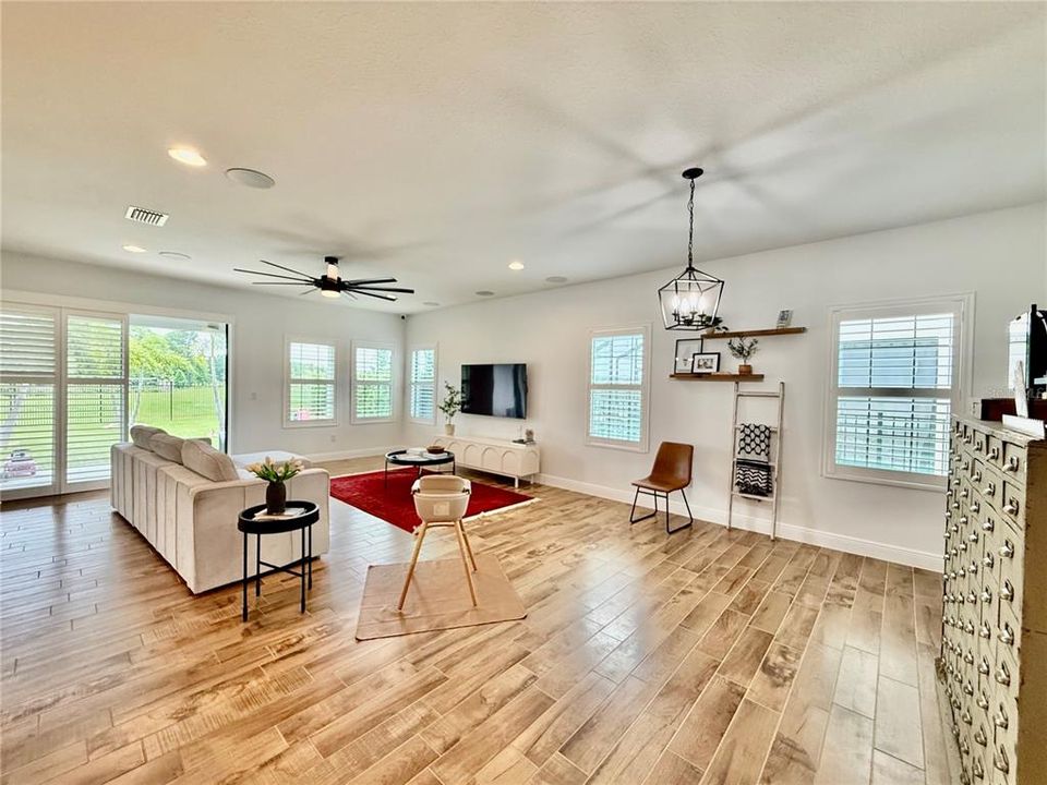 For Rent: $2,800 (3 beds, 2 baths, 2106 Square Feet)