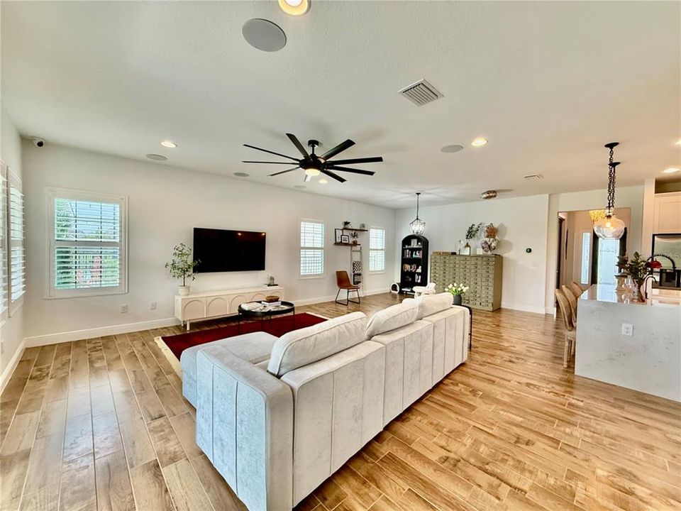 For Rent: $2,800 (3 beds, 2 baths, 2106 Square Feet)
