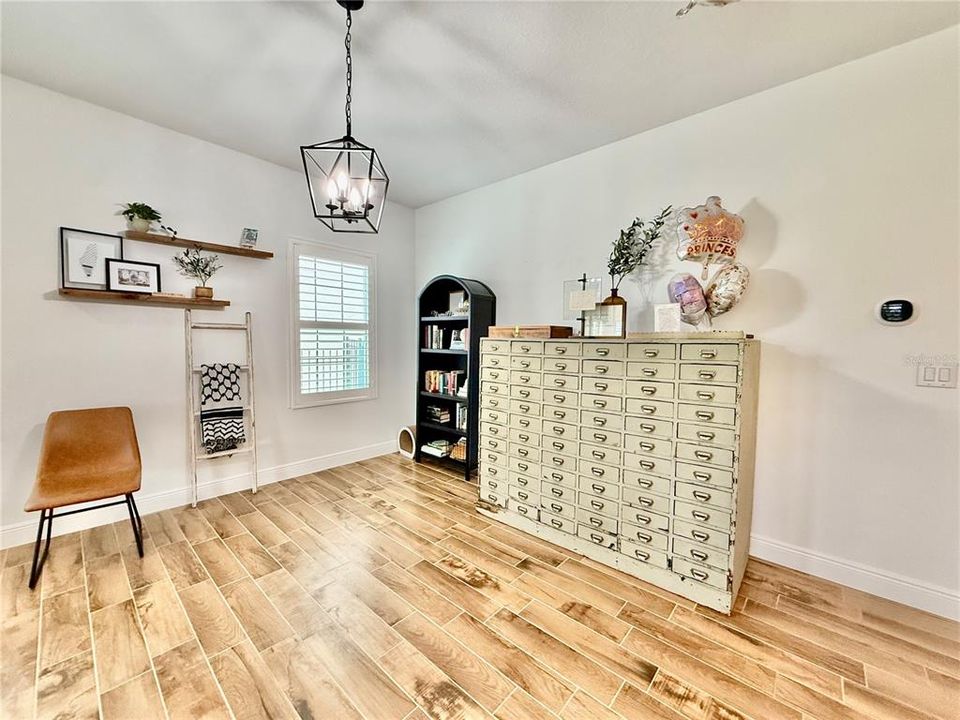 For Rent: $2,800 (3 beds, 2 baths, 2106 Square Feet)