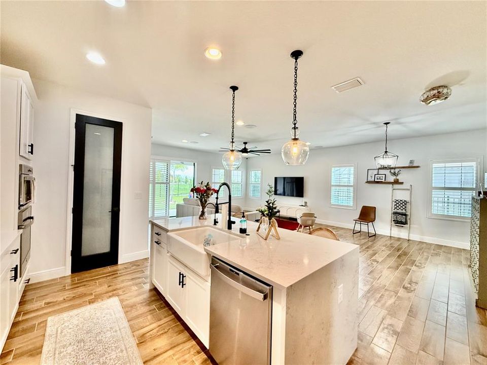 For Rent: $2,800 (3 beds, 2 baths, 2106 Square Feet)