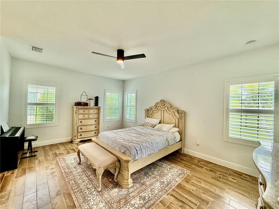 For Rent: $2,800 (3 beds, 2 baths, 2106 Square Feet)