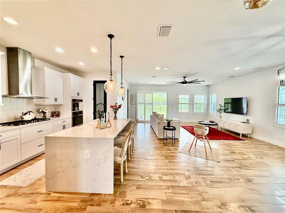 For Rent: $2,800 (3 beds, 2 baths, 2106 Square Feet)