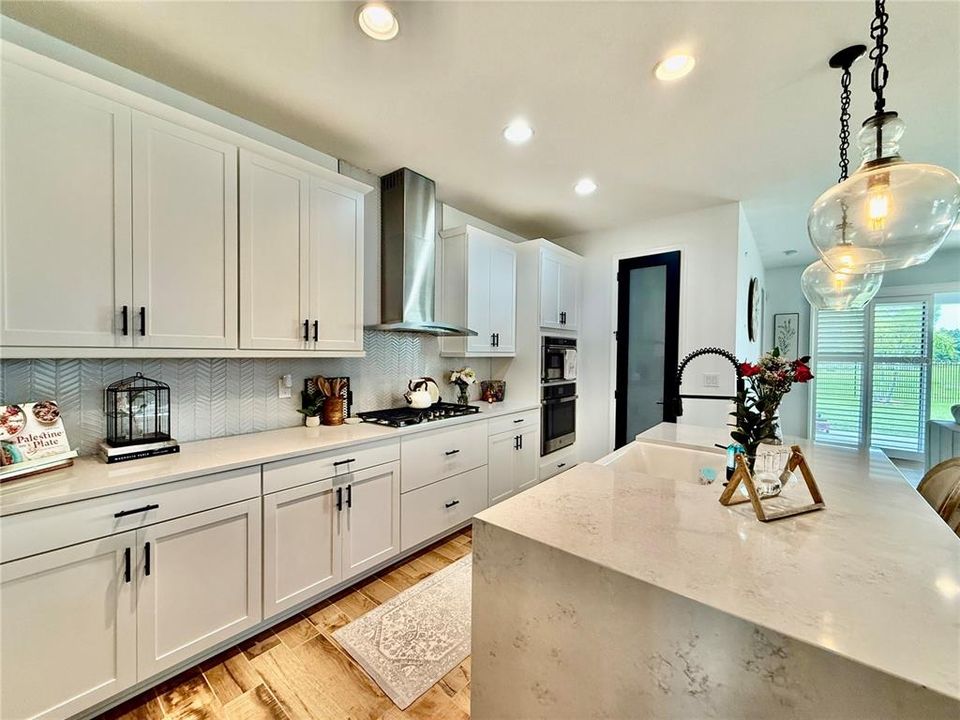 For Rent: $2,800 (3 beds, 2 baths, 2106 Square Feet)