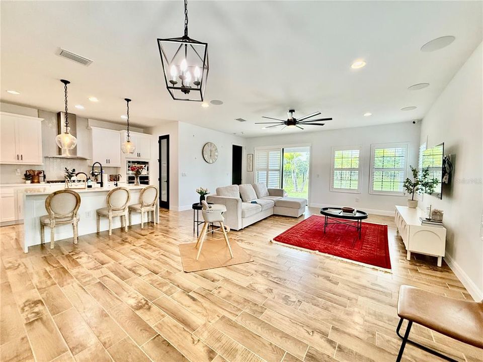 For Rent: $2,800 (3 beds, 2 baths, 2106 Square Feet)