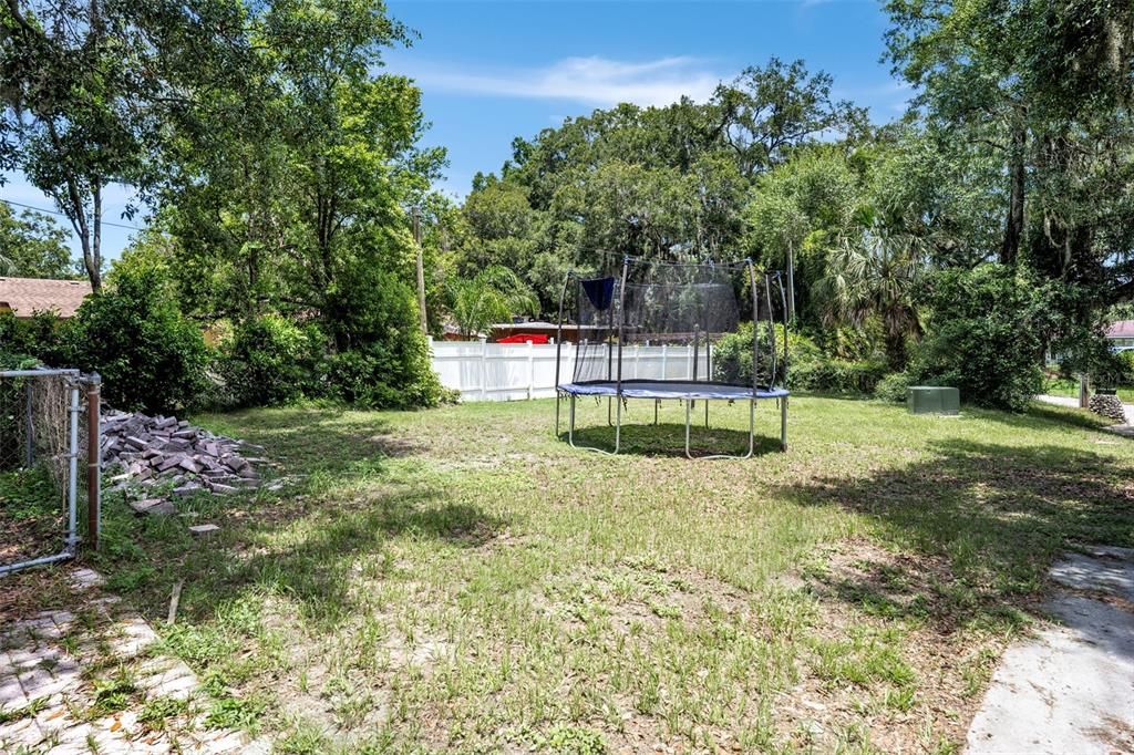 For Sale: $375,000 (4 beds, 2 baths, 2078 Square Feet)