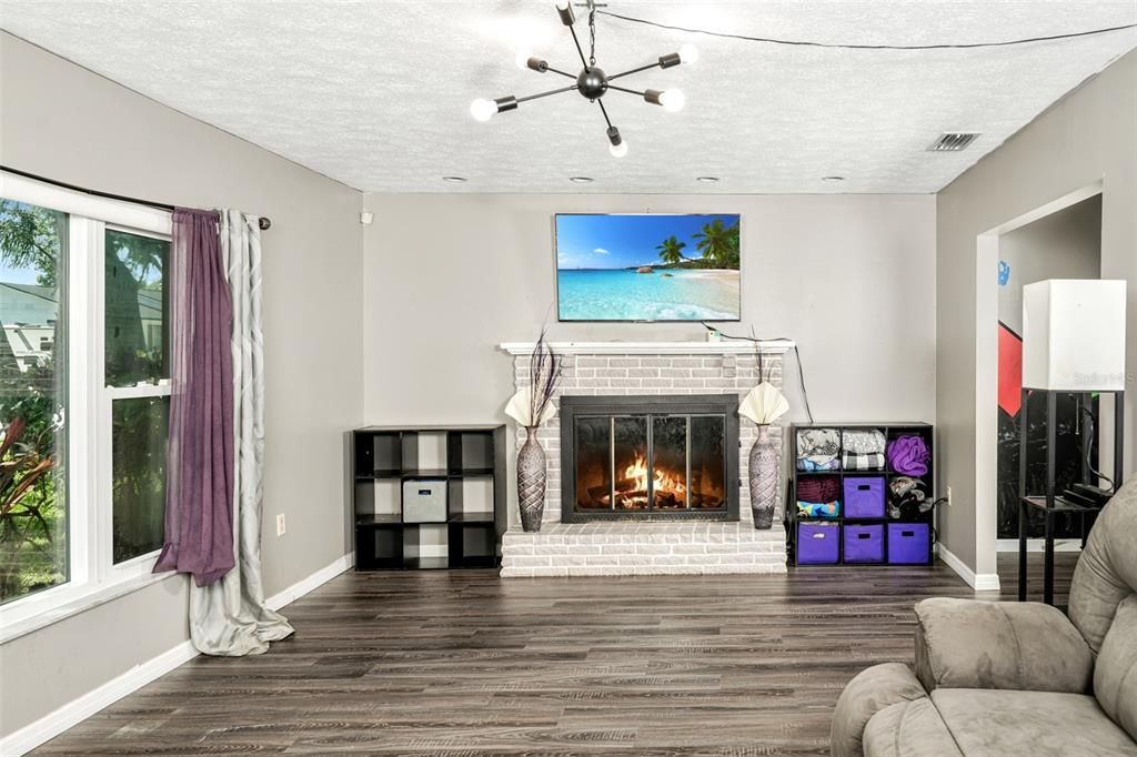 For Sale: $375,000 (4 beds, 2 baths, 2078 Square Feet)