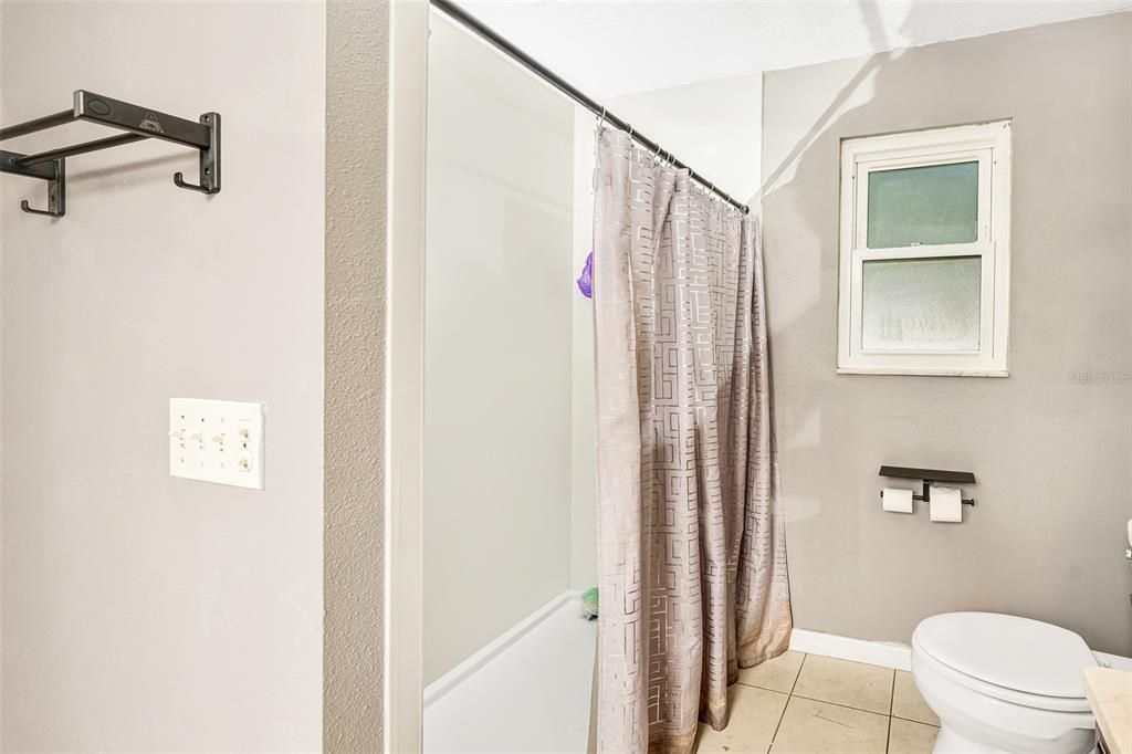 For Sale: $375,000 (4 beds, 2 baths, 2078 Square Feet)