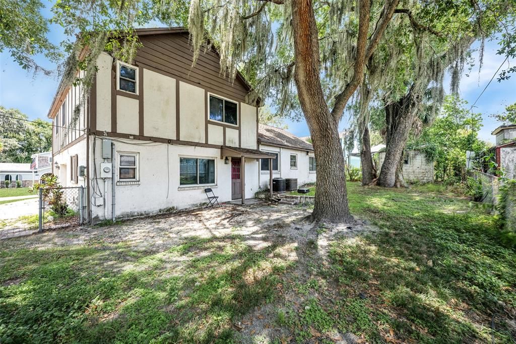 For Sale: $375,000 (4 beds, 2 baths, 2078 Square Feet)