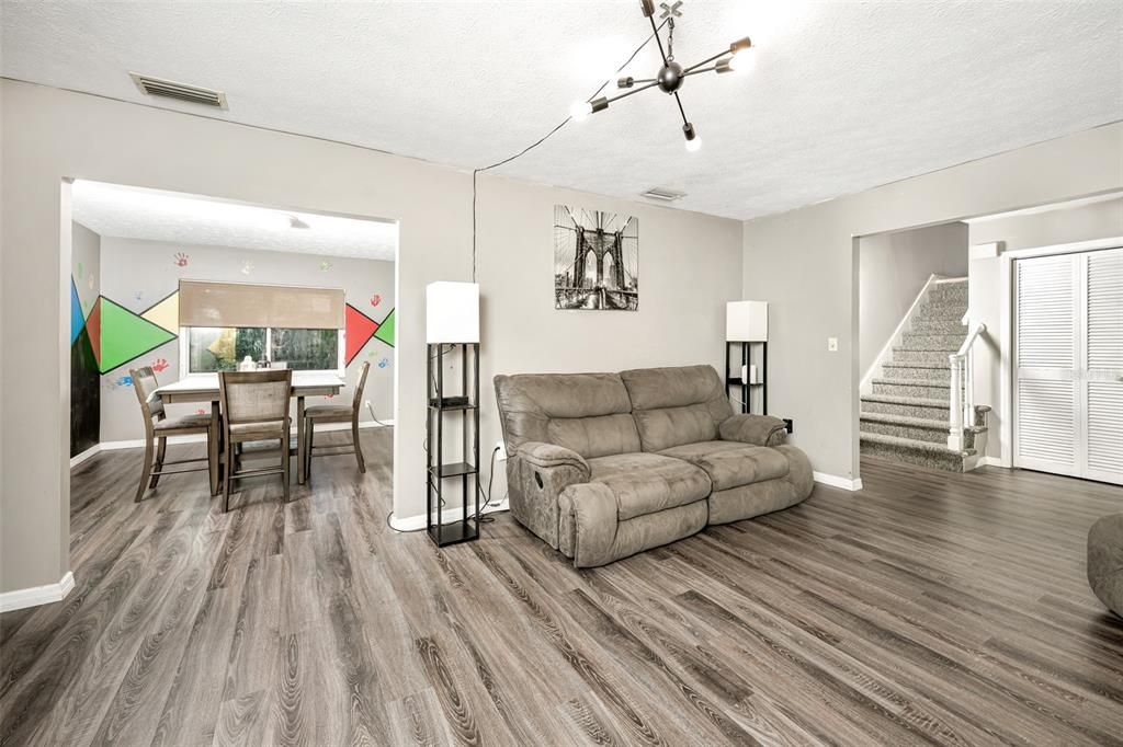 For Sale: $375,000 (4 beds, 2 baths, 2078 Square Feet)