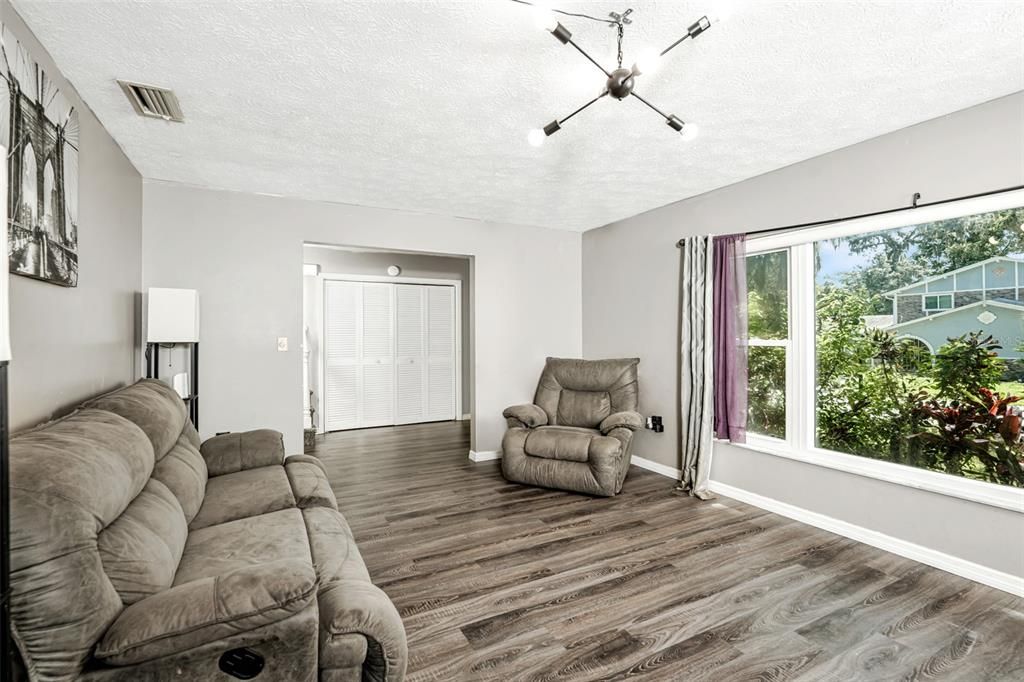 For Sale: $375,000 (4 beds, 2 baths, 2078 Square Feet)
