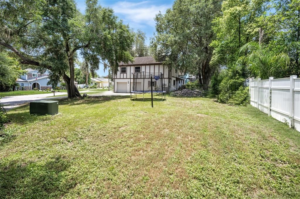 For Sale: $375,000 (4 beds, 2 baths, 2078 Square Feet)